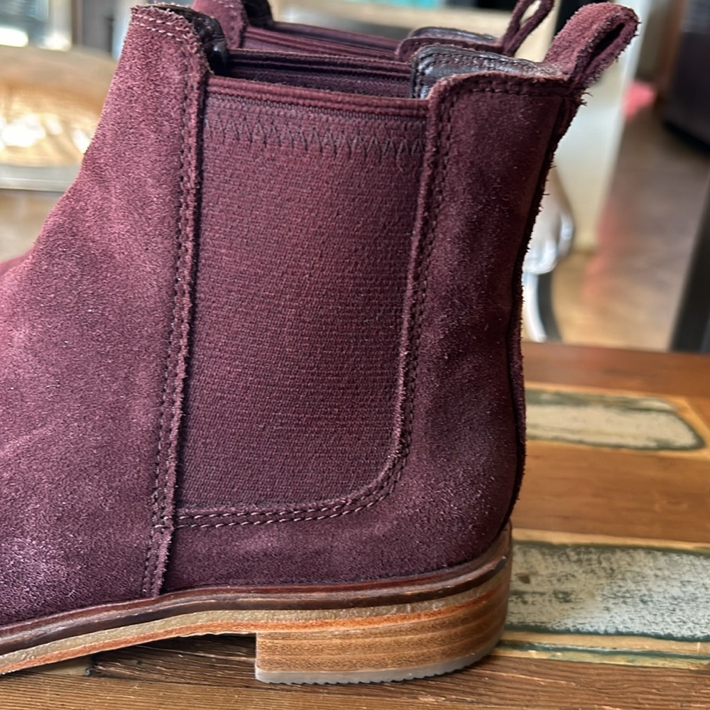 EUC Clarks Arlo Suede Chelsea Boots Size 8 39 - Picture 5 of 9